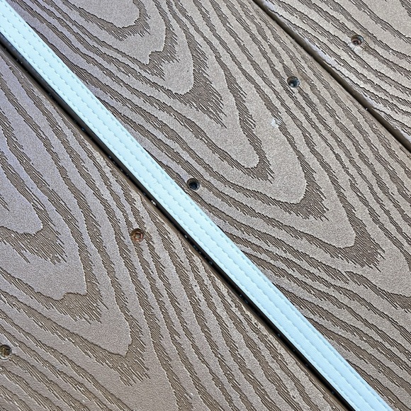 Kenneth Cole Reaction, beige leather skinny belt with silver buckle size medium - Picture 7 of 8